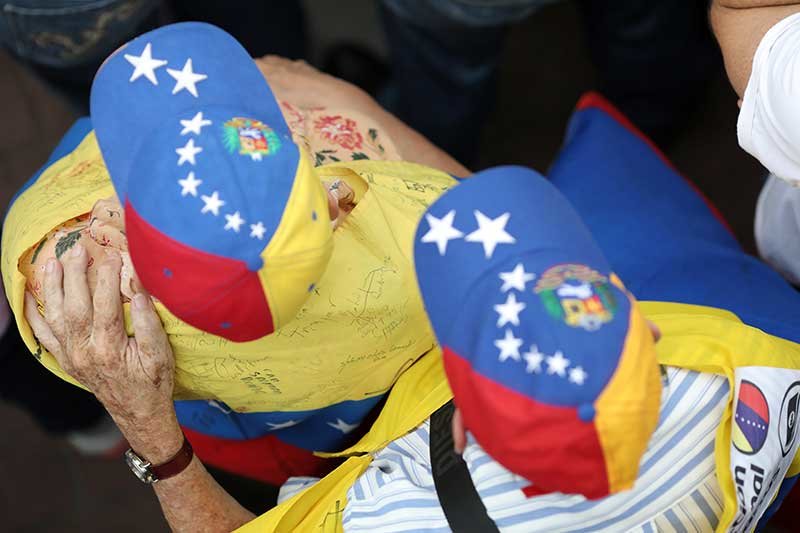 2019-05-13T024851Z_2_LYNXNPEF4C02C_RTROPTP_4_VENEZUELA-POLITICS.JPG
