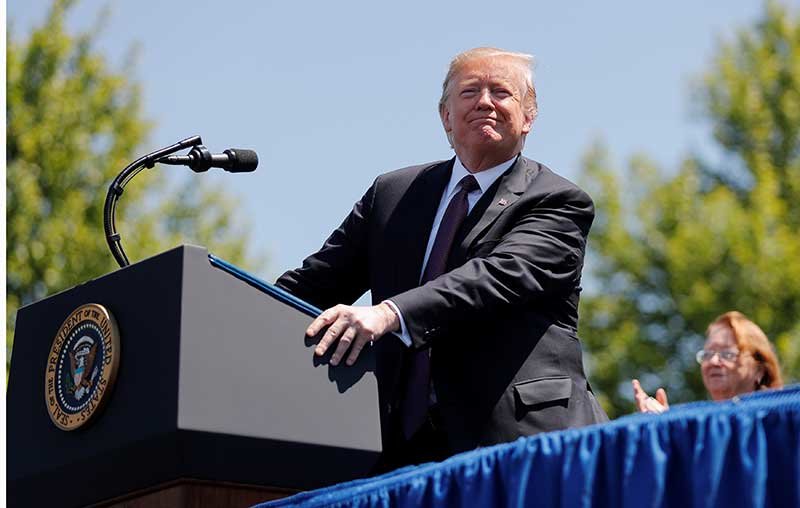 2019-05-15T202632Z_1_LYNXNPEF4E1Q1_RTROPTP_4_USA-TRUMP-POLICE.JPG