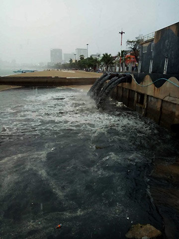 491677654_pattayabeachnadestorm4.jpg.5e79b5daa20b85b12dd0b1dda59b6cd8.jpg