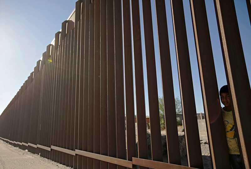 2019-06-04T011534Z_1_LYNXNPEF5301K_RTROPTP_4_USA-IMMIGRATION-COURT.JPG