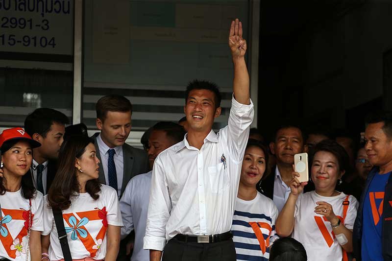 2019-06-04T083042Z_1_LYNXNPEF530HK_RTROPTP_4_THAILAND-ELECTION-THANATHORN.JPG