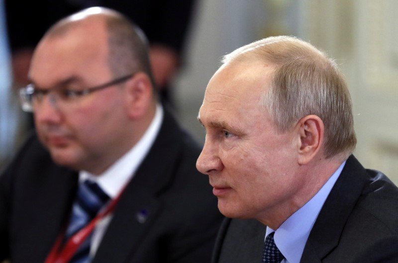 2019-06-06T124603Z_1_LYNXNPEF55117_RTROPTP_3_RUSSIA-FORUM-PUTIN-MEDIA.JPG