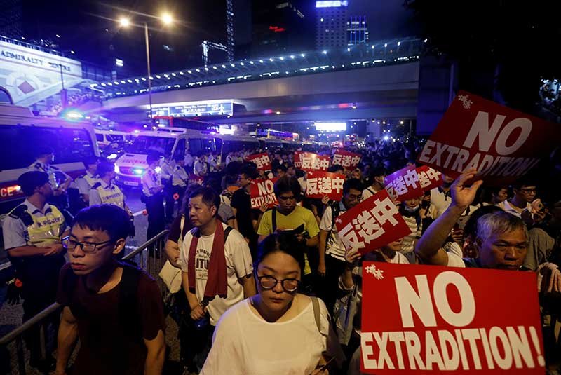 2019-06-09T153504Z_1_LYNXNPEF580HX_RTROPTP_4_HONGKONG-EXTRADITION.JPG
