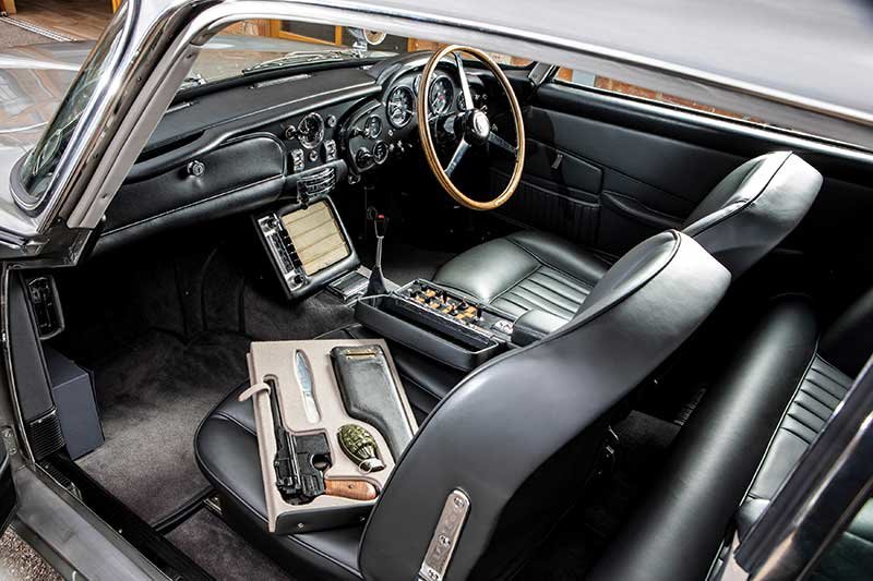 2019-06-12T235249Z_1_LYNXNPEF5B2CU_RTROPTP_4_FILM-JAMES-BOND-AUCTION.JPG