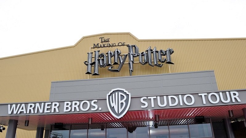 skynews-warner-bros-film-set_4698092.jpg