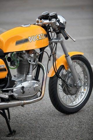 1064121224_Ducati3.jpg.84d54f00f1e32cb1ce12e088f9998ba6.jpg