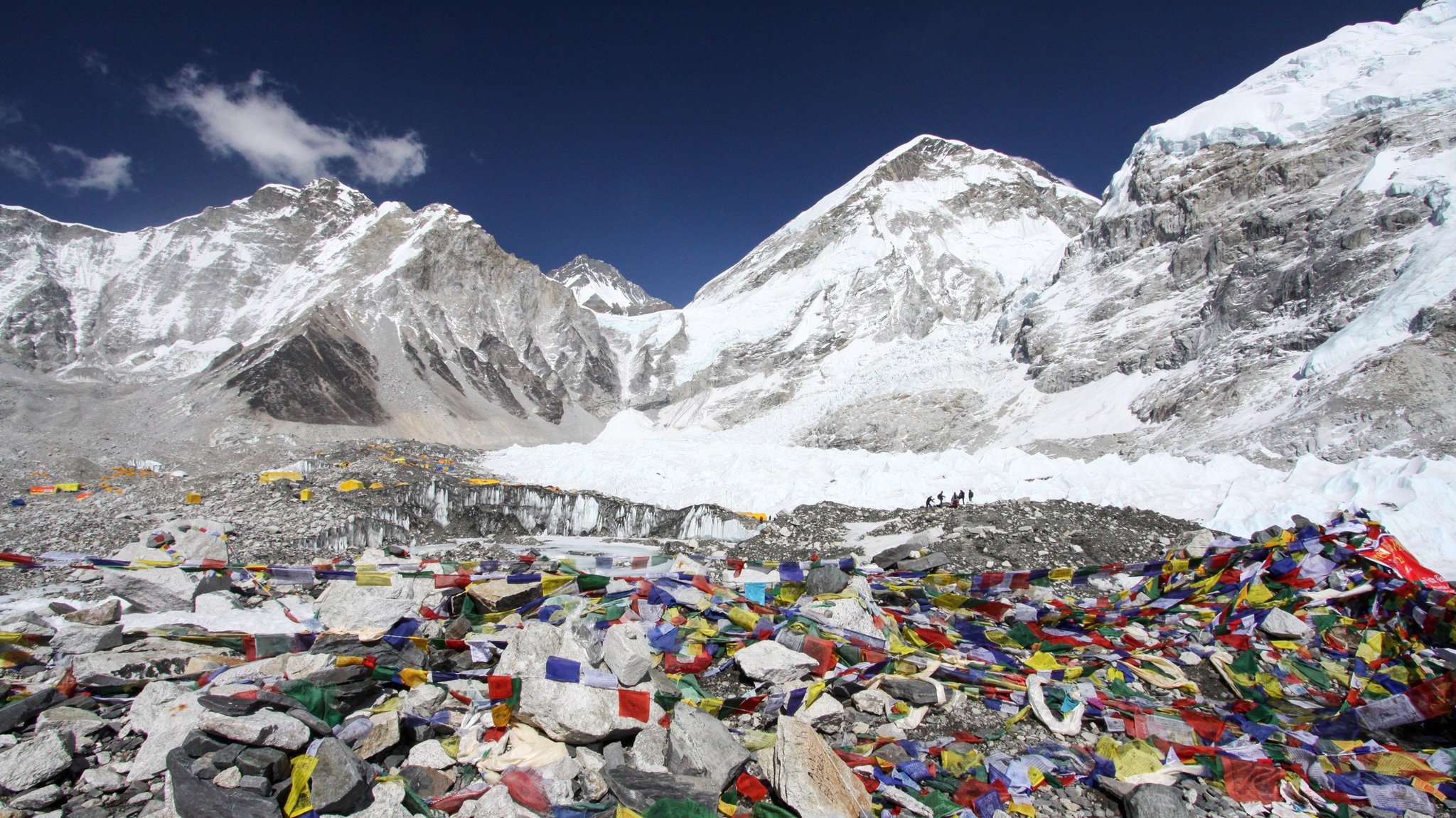 trash mt everest.jpg