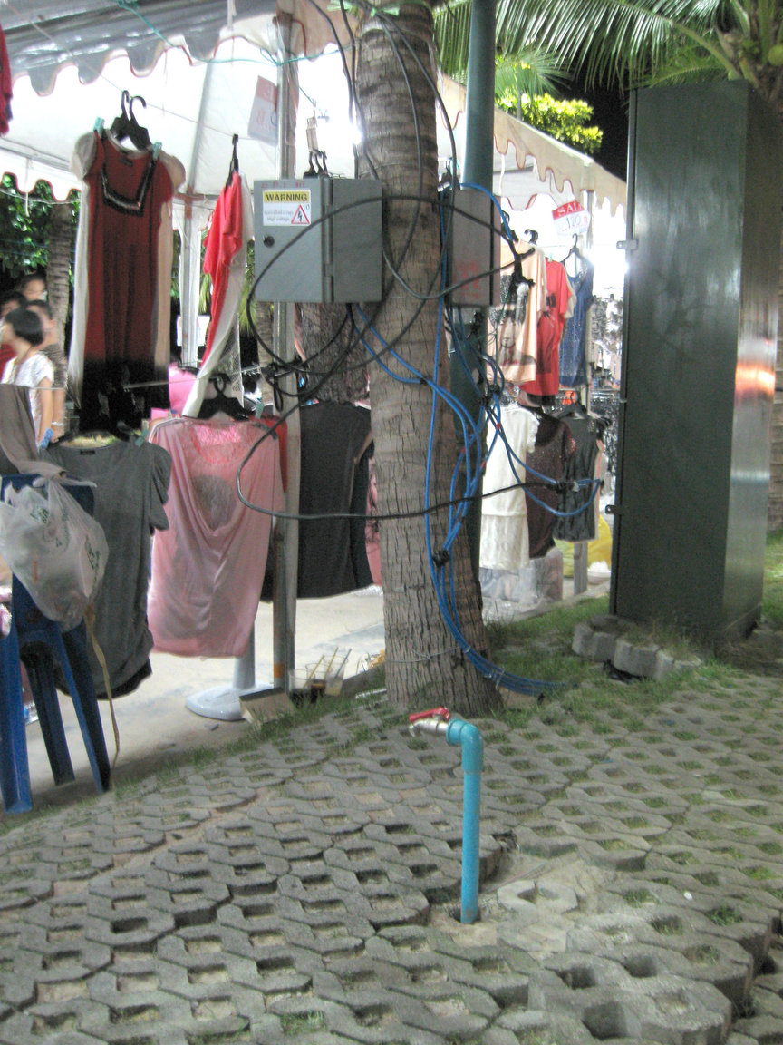 1568826700_wires2IMG_0098.thumb.jpg.facab36d8f33a5d003b3c25b65e9fc71.jpg