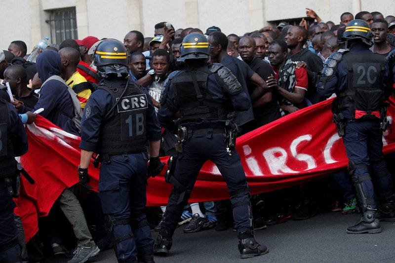 2019-07-12T155039Z_1_LYNXNPEF6B19V_RTROPTP_4_EUROPE-MIGRANTS-PARIS-PROTEST.JPG