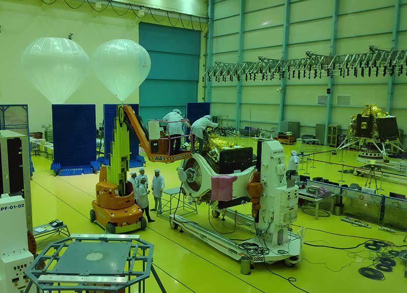 2019-07-14T213607Z_2_LYNXNPEF6D0MZ_RTROPTP_4_SPACE-EXPLORATION-INDIA-MOON.JPG