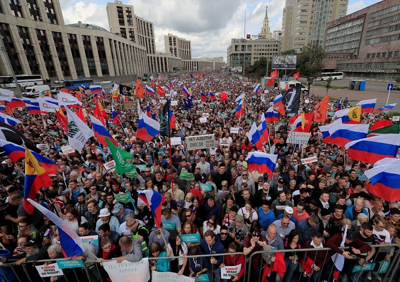 2019-07-20T144615Z_2_LYNXNPEF6J0AJ_RTROPTP_4_RUSSIA-ELECTION-RALLY.JPG
