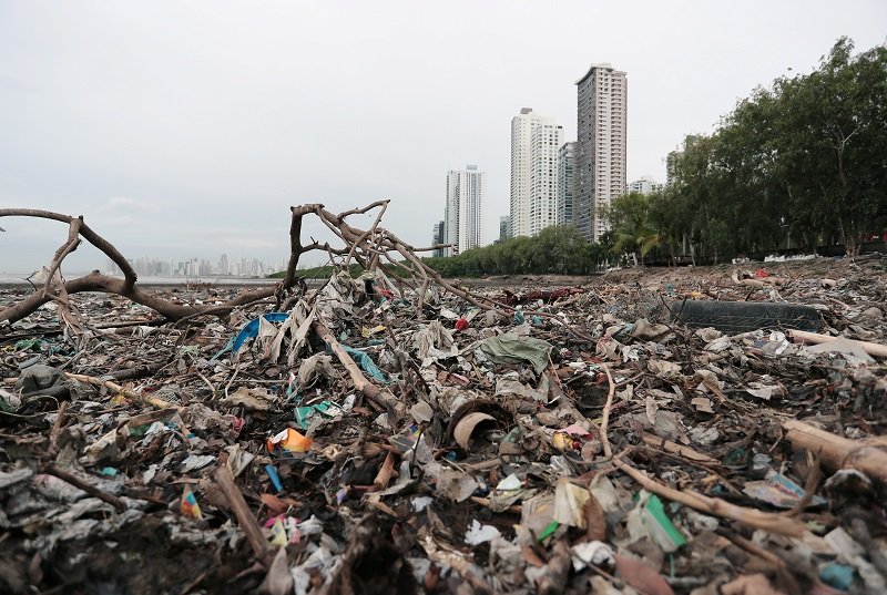 2019-07-20T185532Z_2_LYNXNPEF6J0DY_RTROPTP_4_PANAMA-PLASTIC.JPG