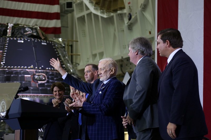 2019-07-20T233054Z_1_LYNXNPEF6J0I6_RTROPTP_4_SPACE-EXPLORATION-MOON.JPG