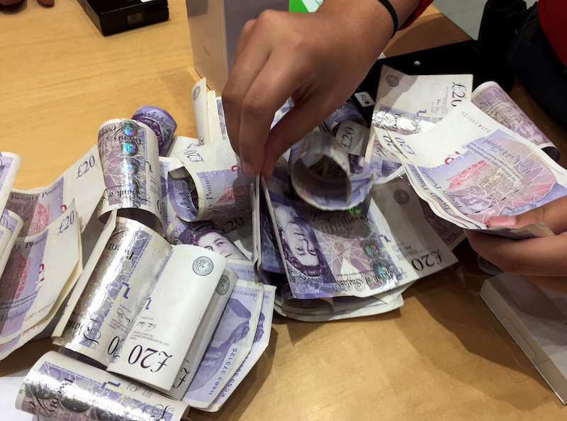 2019-07-23T003703Z_1_LYNXNPEF6M01I_RTROPTP_4_GLOBAL-MONEY.JPG