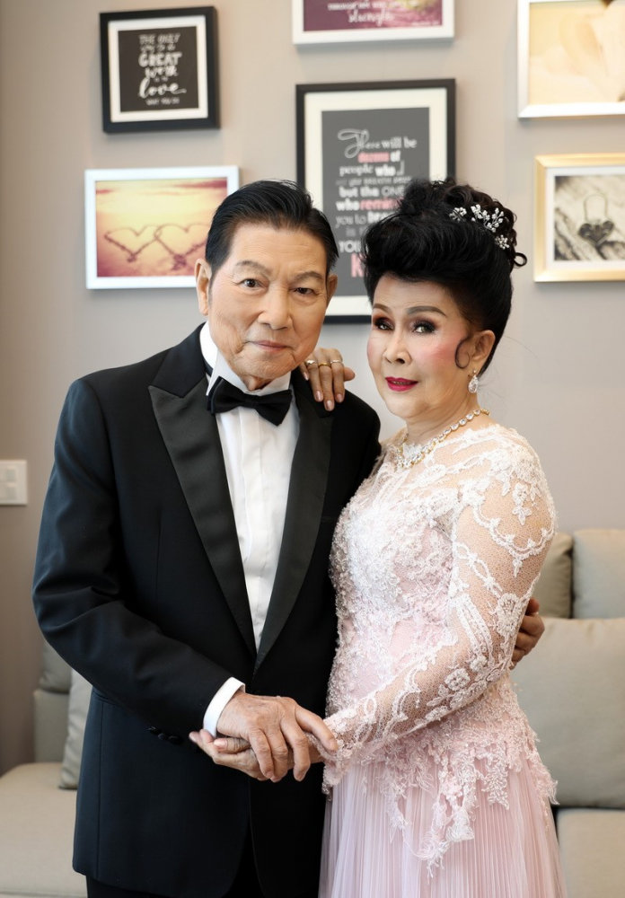 thumbnail_คุณเพชราคุณชรินทร์.jpg