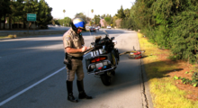 Motorcycle_patrol_officer_along_San_Tomas_Expressway,_Santa_Clara,_California_-_20060224.png