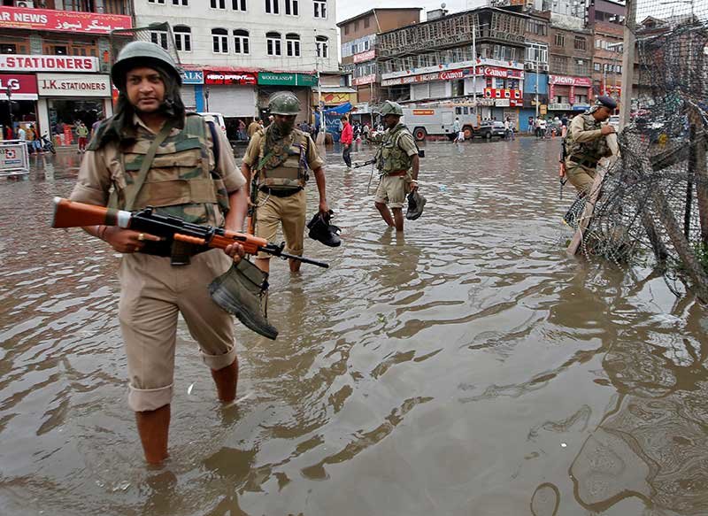2019-08-05T001540Z_1_LYNXNPEF74007_RTROPTP_4_INDIA-KASHMIR.JPG