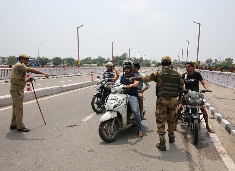 2019-08-05T071712Z_1_LYNXNPEF740JL_RTROPTP_4_INDIA-KASHMIR.JPG
