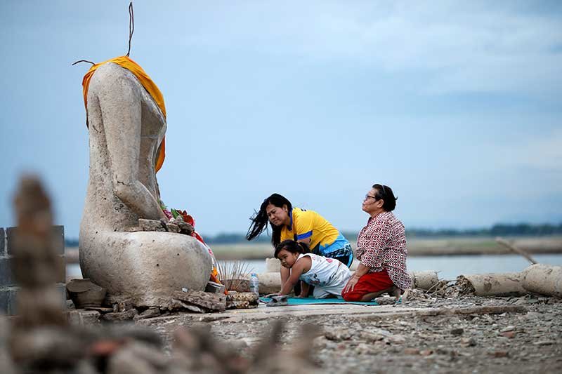 2019-08-06T035942Z_2_LYNXNPEF7500U_RTROPTP_4_THAILAND-DROUGHT-TEMPLE.JPG