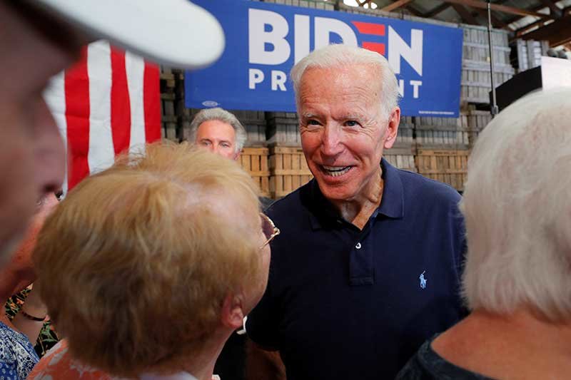 2019-08-06T100910Z_1_LYNXNPEF750S9_RTROPTP_4_USA-TRUMP-BIDEN.JPG