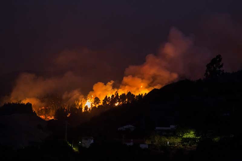 2019-08-18T211309Z_1_LYNXNPEF7H0T1_RTROPTP_4_SPAIN-WILDFIRE.JPG