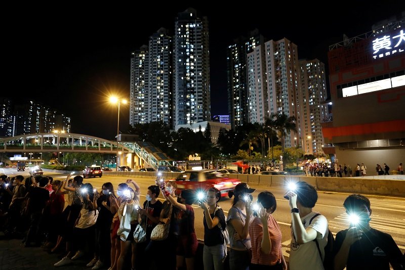 2019-08-23T141907Z_1_LYNXNPEF7M15X_RTROPTP_4_HONGKONG-PROTESTS-HUMANCHAIN.JPG