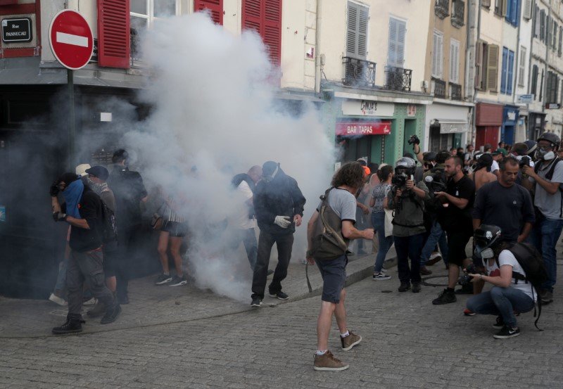 2019-08-24T204321Z_1_LYNXNPEF7N0SH_RTROPTP_3_G7-SUMMIT-PROTEST.JPG
