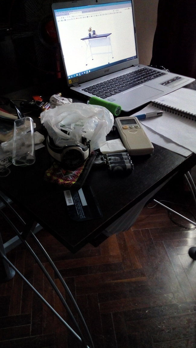 desk.jpg