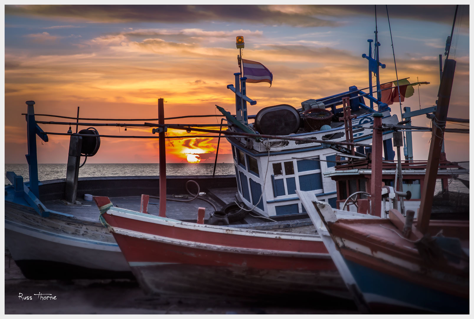 2018-01-08-baan-amphur-sunset.jpg.520d8b9795afe26d74f9b59c69d54a0f.jpg