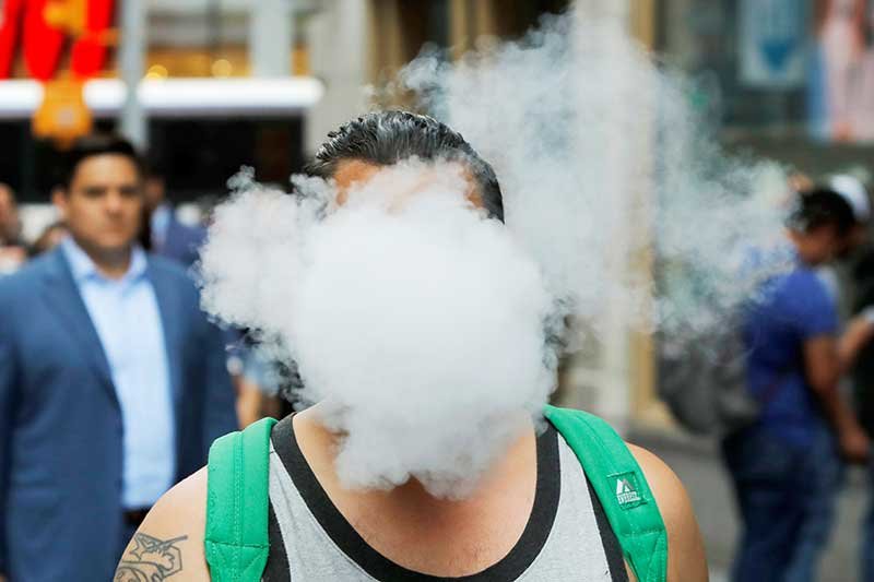 2019-09-09T222711Z_1_LYNXNPEF881X6_RTROPTP_4_HEALTH-VAPING.JPG