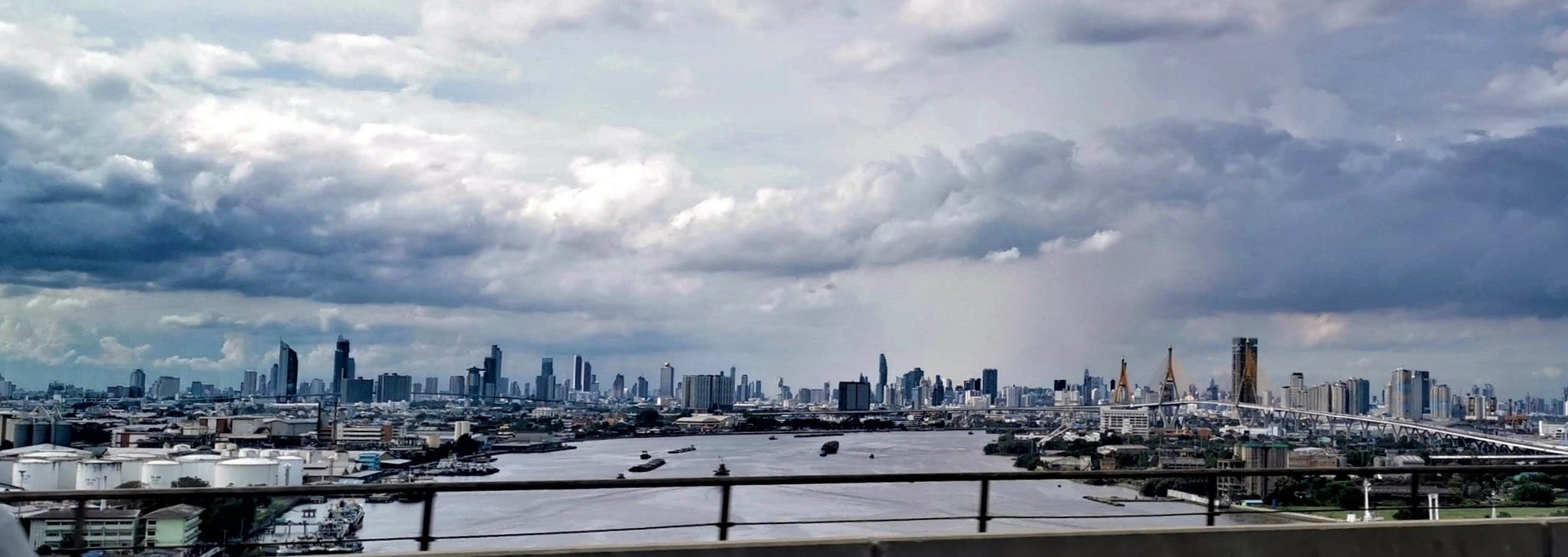 1. Bangkok from the Kanchanaphisek Bridge.jpg