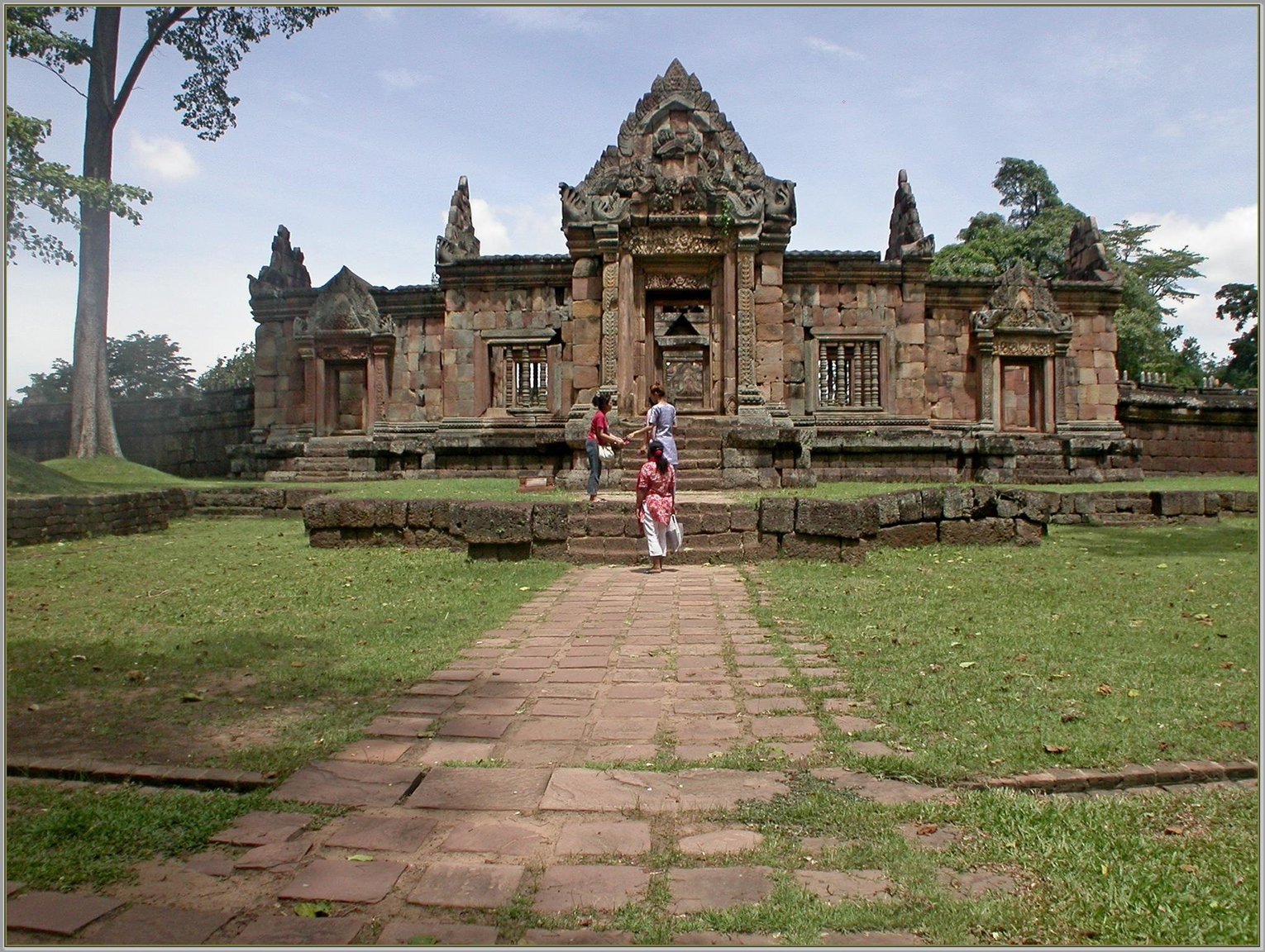 1152857402_DSCN1842_Buriram_Prasat_Muang_Tham(Copy).thumb.JPG.9011a0aaf7aed81a1930432f9e4bb8db.JPG