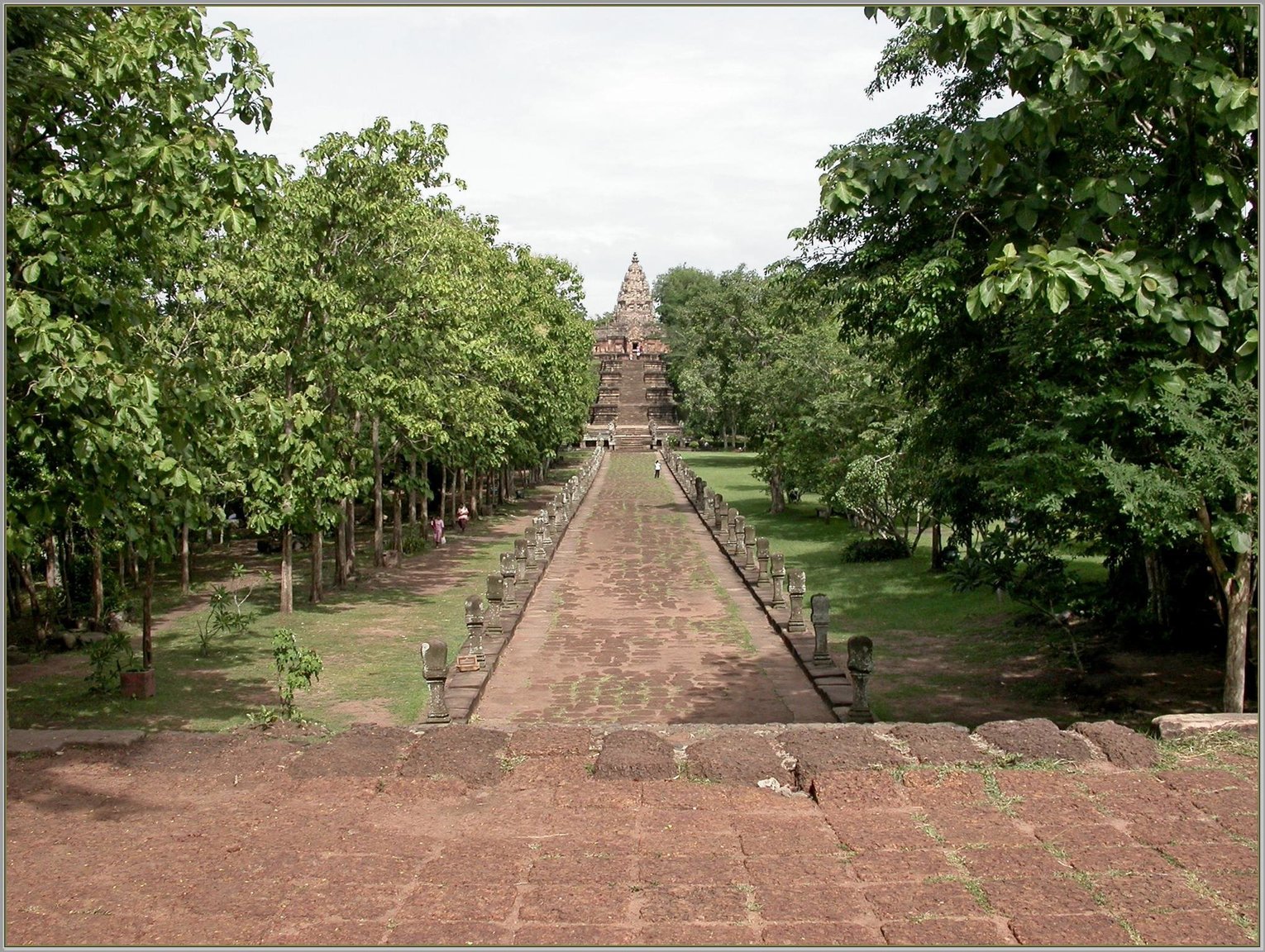 1348656488_DSCN1801_Buriram_Phanom_Rung_hist_park(Copy).thumb.JPG.5062dfb2bb514e1219b32b86ad28bfbd.JPG