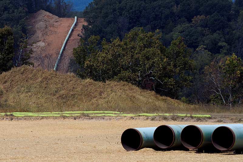 2019-10-10T013752Z_4_LYNXMPEF980RR_RTROPTP_4_USA-TRUMP-PIPELINES.JPG