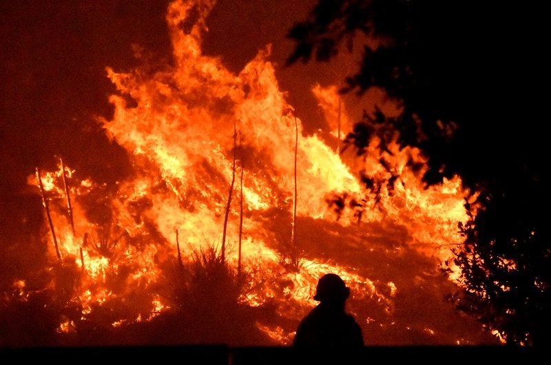 2019-10-11T223354Z_2_LYNXMPEF9A1YQ_RTROPTP_4_CALIFORNIA-FIRES.JPG