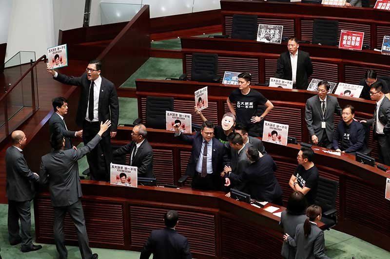 2019-10-16T103320Z_2_LYNXMPEF9F07S_RTROPTP_4_HONGKONG-PROTESTS-CARRIE-LAM.JPG