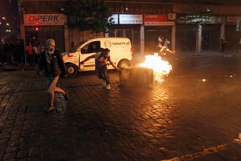 2019-10-19T045041Z_1_LYNXMPEF9I03U_RTROPTP_4_CHILE-PROTESTS-METRO.JPG