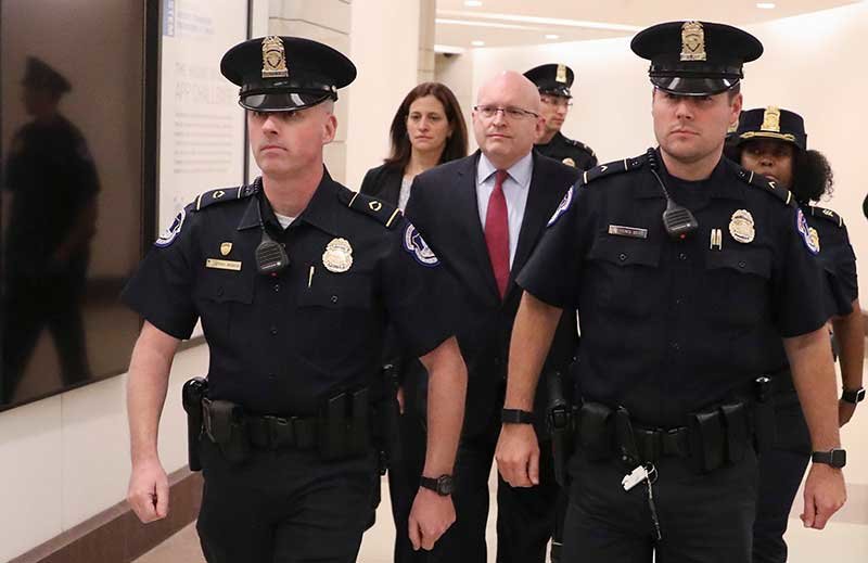 2019-10-27T015402Z_2_LYNXMPEF9Q00P_RTROPTP_4_USA-TRUMP-WHISTLEBLOWER.JPG