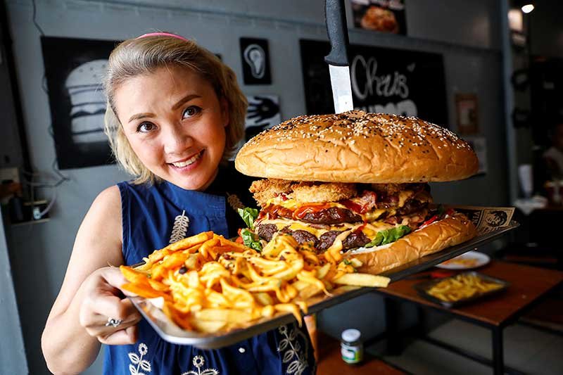2019-10-31T005306Z_1_LYNXMPEF9U027_RTROPTP_4_THAILAND-BURGER.JPG