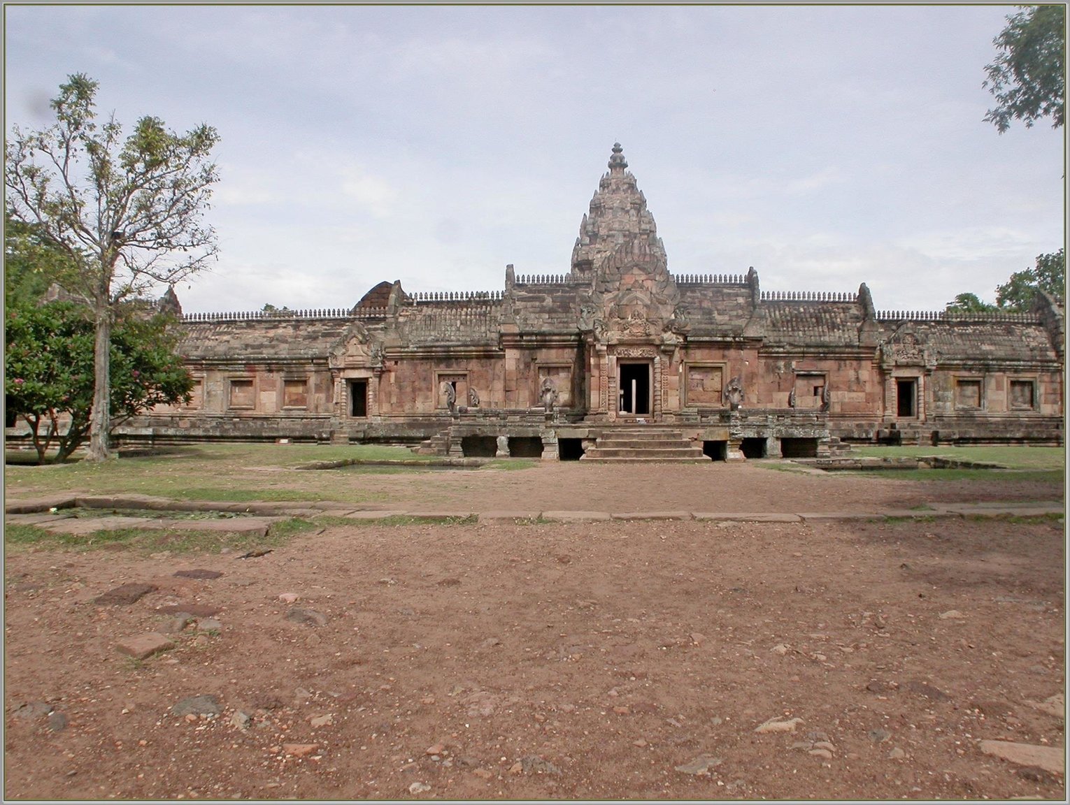 398116490_DSCN1811_Buriram_Phanom_Rung_hist_park(Copy).thumb.JPG.c0506b27a2838bb7eb63721636c011b5.JPG