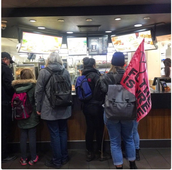 extinction_maccas.jpg.ab399bf13b19846b6d497d5b40e4a6fe.jpg