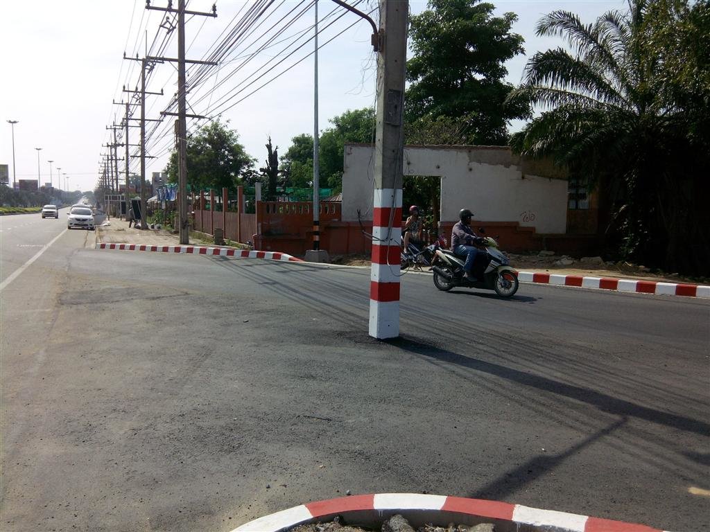 pylon.jpg.c416267b0eeaa1557fb4a476ea45c6fe.jpg
