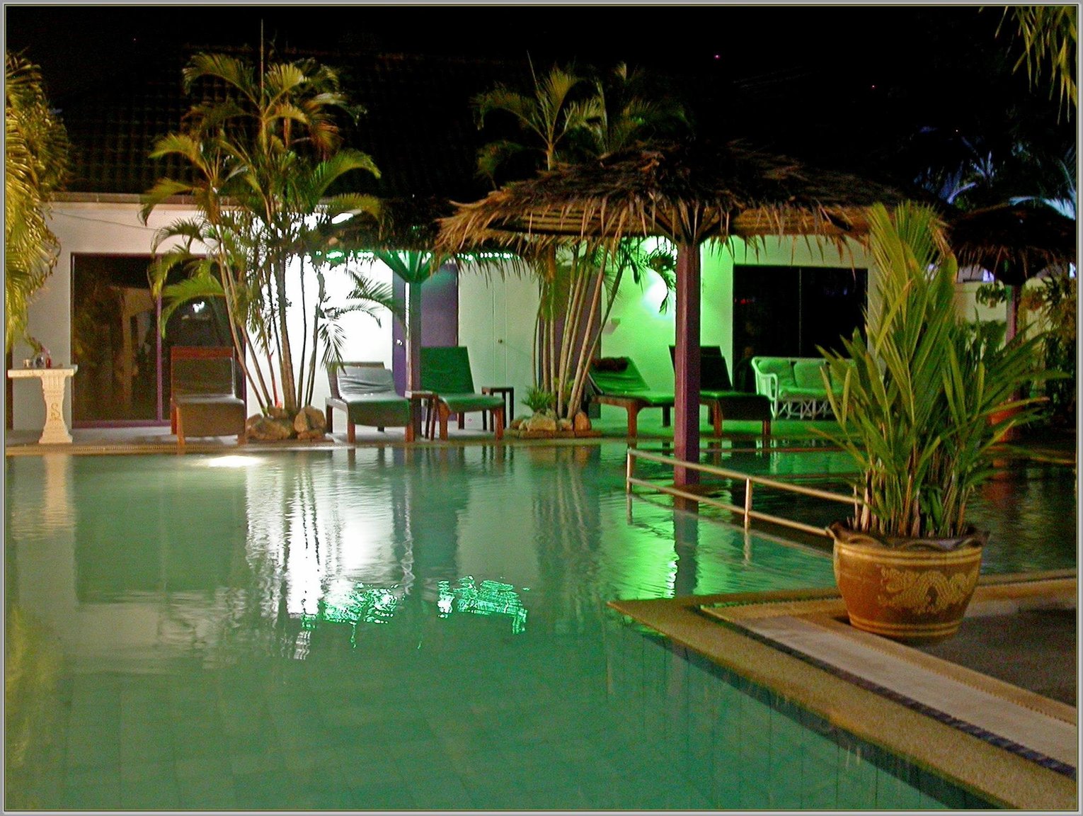 1460048341_DSCN2820_Pattaya_La_Piscine(Copy).thumb.JPG.9b9939794016d93f5107c739eb4c8432.JPG