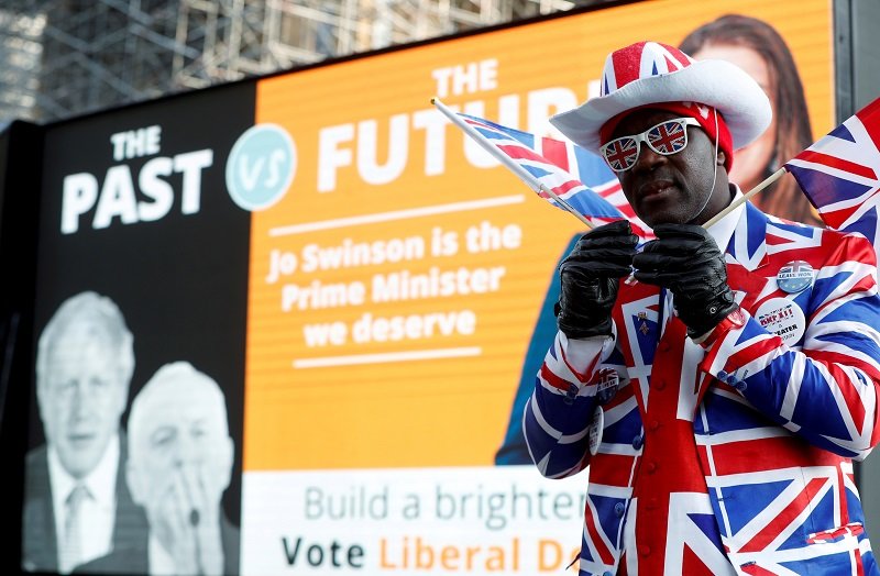 2019-11-01T001914Z_2_LYNXMPEF9U0PP_RTROPTP_4_BRITAIN-ELECTION.JPG