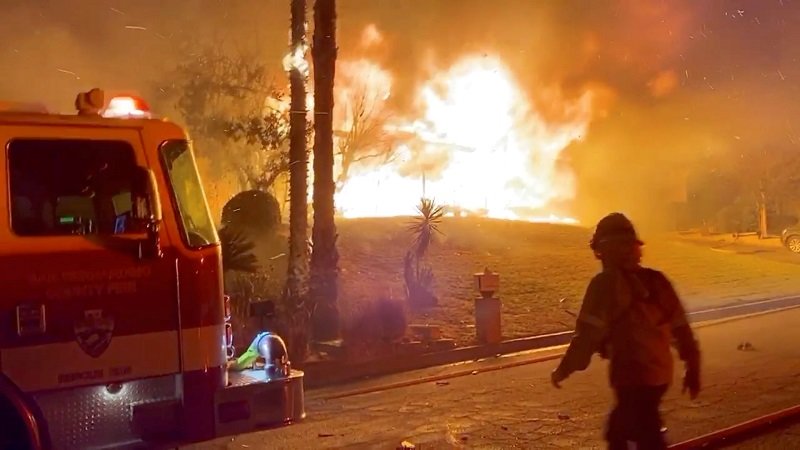 2019-11-01T112513Z_1_LYNXMPEFA02Q8_RTROPTP_4_CALIFORNIA-WILDFIRE.JPG