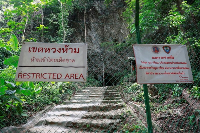 2019-11-02T151105Z_1_LYNXMPEFA10BE_RTROPTP_4_THAILAND-ACCIDENT-CAVE.JPG