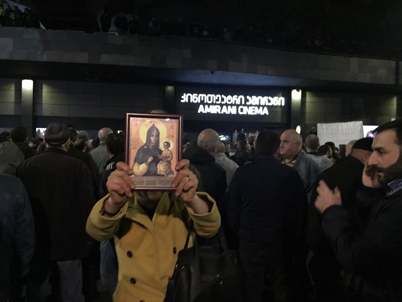 2019-11-08T181612Z_1_LYNXMPEFA71OH_RTROPTP_4_UK-GEORGIA-LGBT-PROTESTS.JPG
