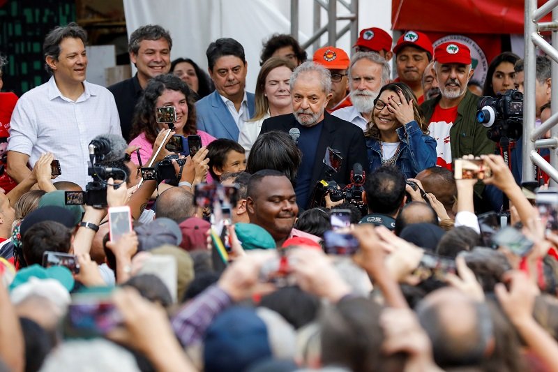 2019-11-08T224402Z_2_LYNXMPEFA71Y2_RTROPTP_4_BRAZIL-CORRUPTION-LULA.JPG
