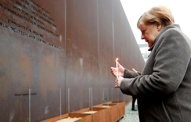 2019-11-09T115909Z_1_LYNXMPEFA80AD_RTROPTP_4_GERMANY-BERLINWALL.JPG