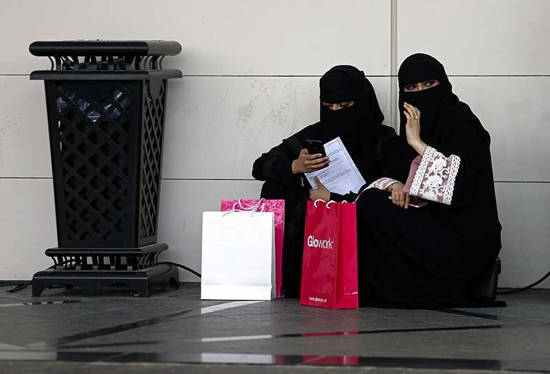 2019-11-13T011828Z_1_LYNXMPEFAC03F_RTROPTP_4_SAUDI-WOMEN.JPG